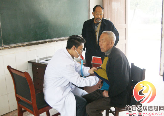 攸县鸭塘铺乡杨木港村今日迎来一场专家惠农义诊活动
