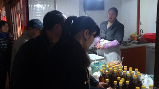 芦淞区食安办开展散装油专项整治
