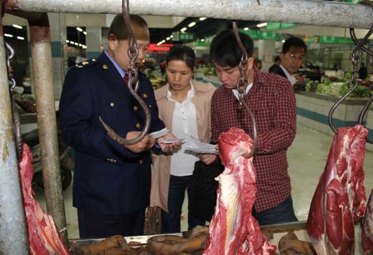 芦淞区开展农贸市场猪肉及肉制品安全专项整治活动
