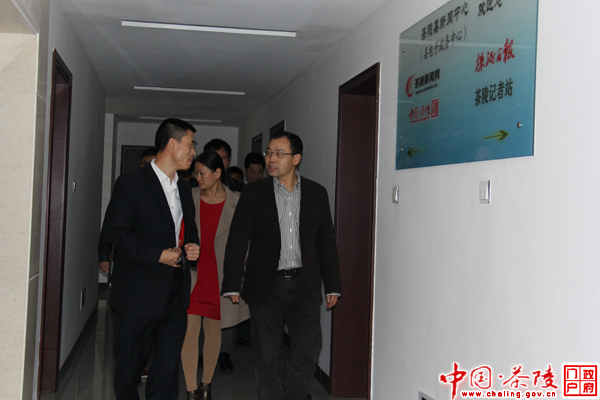 县委书记毛朝晖一行看望慰问新闻工作者