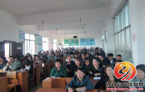 攸县新市镇组织全镇干部学习十八大报告精神