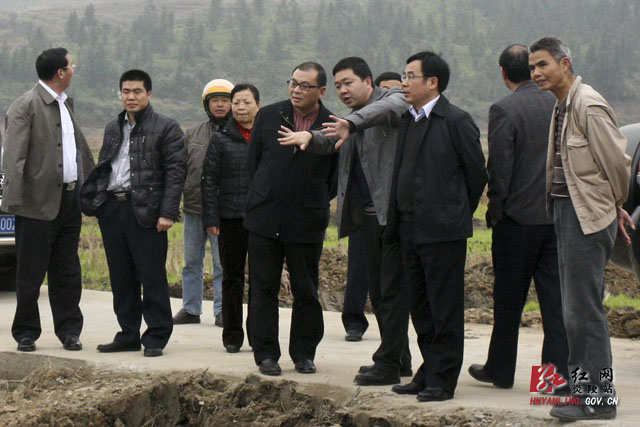 省委基层党建办来炎考核验收省直驻点村建设扶贫工作