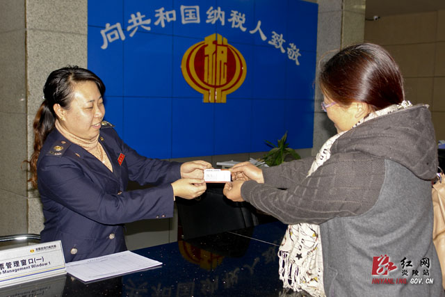 县地税局：一张便民卡 十分征纳情