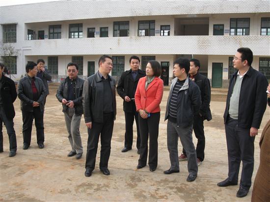 中国铁建股份有限公司团委领导一行来县考察希望小学援建项目