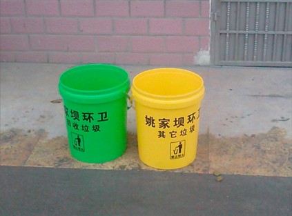 芦淞区城管局试点推行农村生活垃圾分类收集