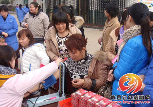 攸县计生局计生服务进企业 “关怀关爱”暖人心
