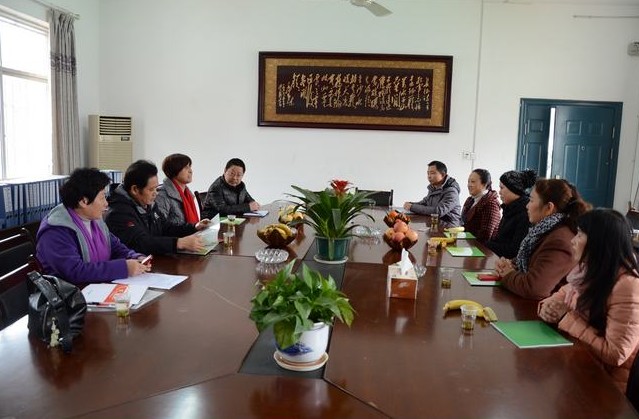 市教育基金会慰问贺家土中学患病教师