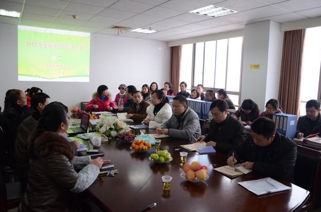 副区长陈湘伟率政绩考核小组前往教育局视察工作
