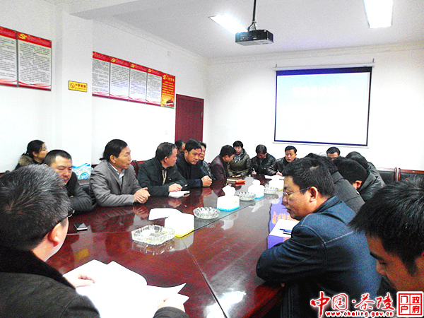 县农业局认真学习贯彻县委十一届四次全会精神