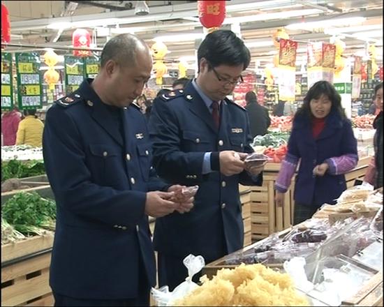县工商局开展节前食品安全整治行动
