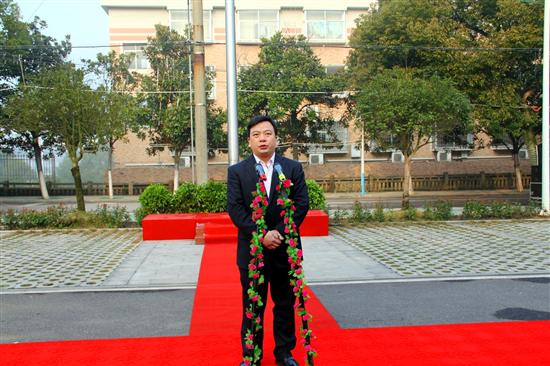 株洲县举行升旗仪式迎接新年第一个工作日