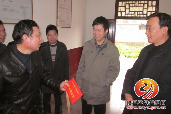 市总工会慰问攸县困难企业和劳动模范