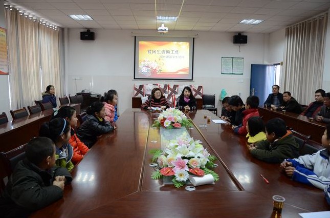 芦淞区教育局慰问全区20名“绿色通道”贫困学生