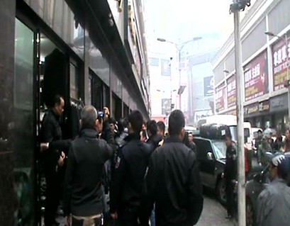 芦淞城管大队加强管理营造整洁靓丽节日气氛