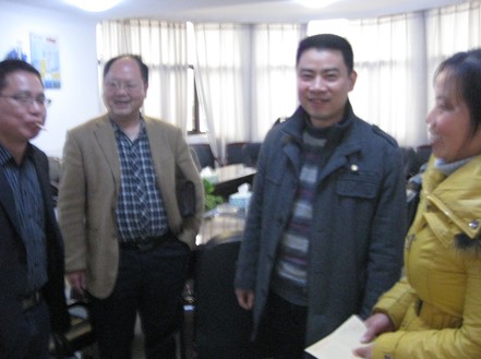 副区长王冬赴五里墩乡慰问特困户