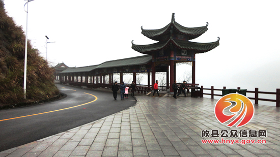 市民逛景区过新年 别有一番风味