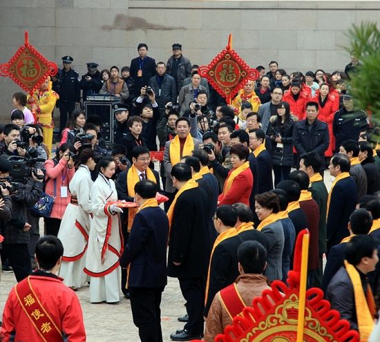 元宵祈福大典昨举行 云龙300人自行车队接福送福