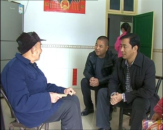 汤立斌走访慰问困难群众和老地下党员