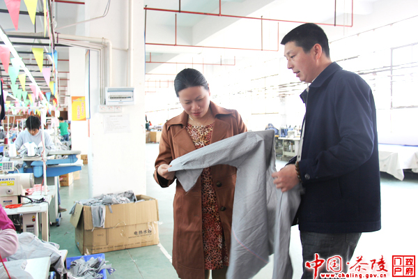 周萍调研“三联三包”企业发展情况
