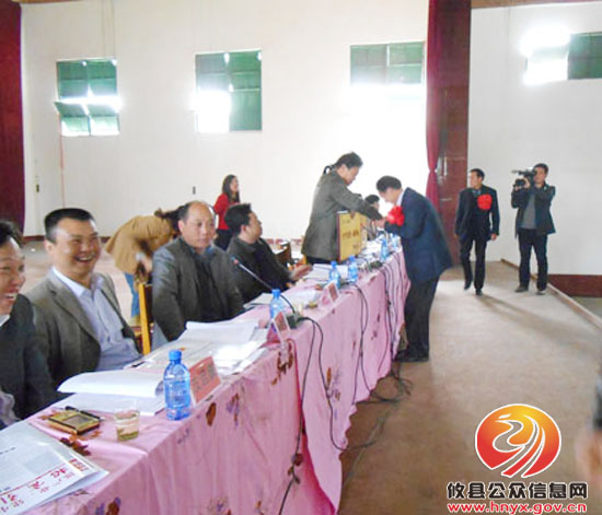 新市镇召开2013年度经济工作会议