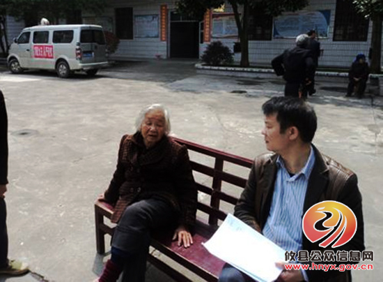 丫江桥镇定期探望计生奖扶对象获好评