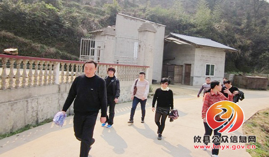 攸县总工会健步行庆“三八”