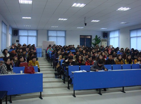 何家坳小学学习传达十八大反腐倡廉教育活动精神