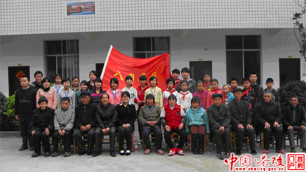 八团学校组织开展学雷锋活动