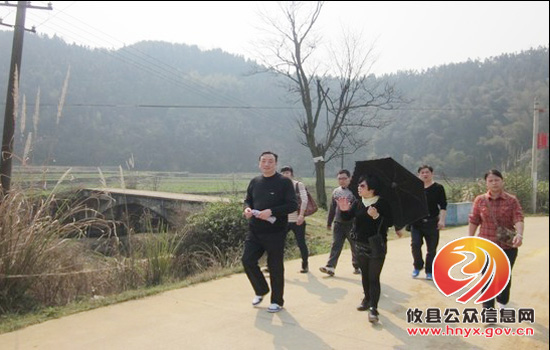 攸县总工会健步行庆“三八”