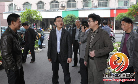 龚红果一行到城区部分农贸市场调研指导工作