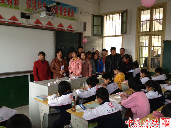 祖安中学开展家长开放日活动