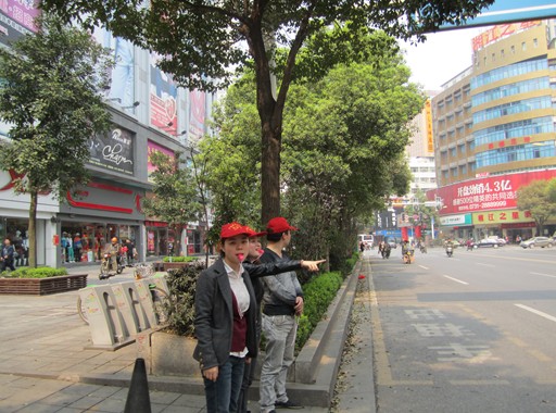 芦淞区市场管理局（建宁街道）组织开展“弘扬雷锋精神、宣传文明通行”活动