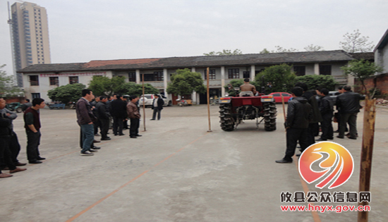 攸县农机局举办拖拉机驾驶员培训班
