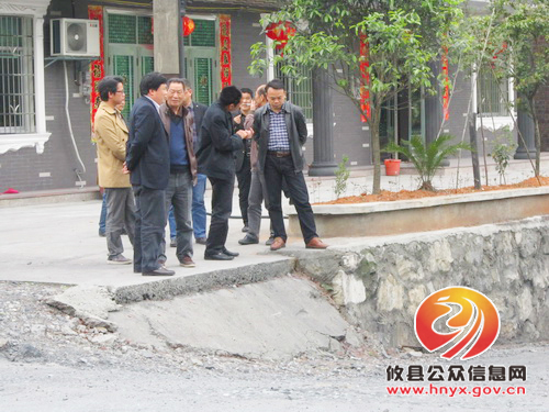 文斌一行视察广山干线道路建设