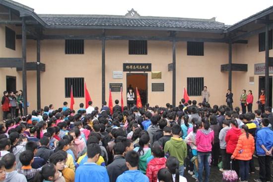 株洲县各中小学校广泛开展清明节祭扫活动