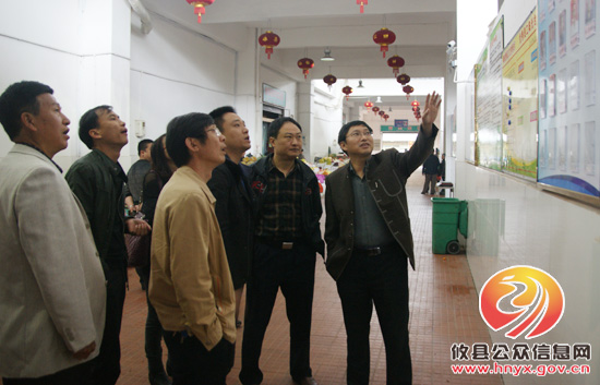 湘西自治州商务局王小亚一行来攸考察城乡建设和管理工作