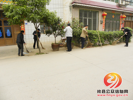 攸县教育局组织机关干部职工开展创卫义务劳动