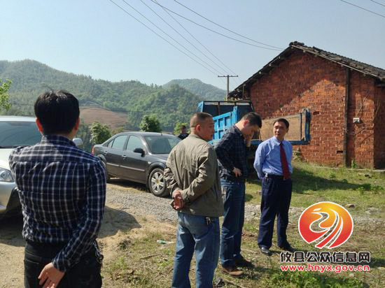 县工商局深入湖南坳排山村指导 “城乡同治、结对共建”工作