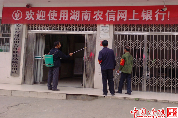 高陇镇：镇居干部齐动手 街道牛皮癣立即除