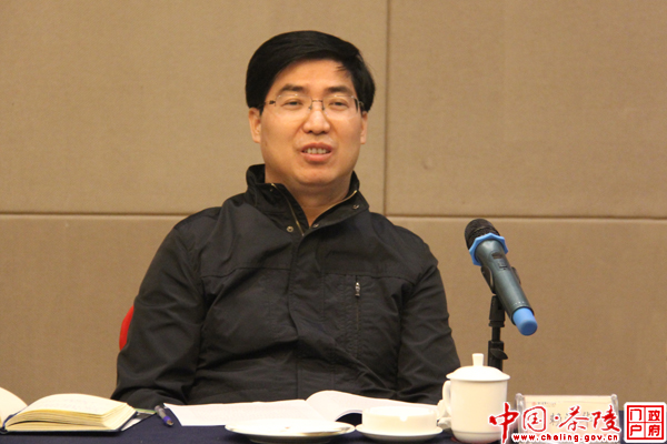 赖泽华调研我县经济社会发展情况