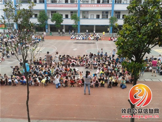 灾难面前，生命第一——县交通路小学开展防灾减灾安全宣传周活动