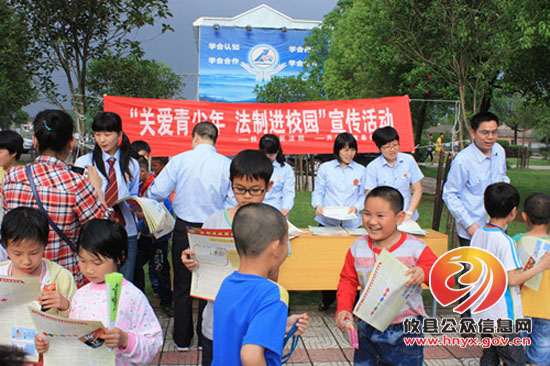 攸县法院为学子送上“法律快餐”