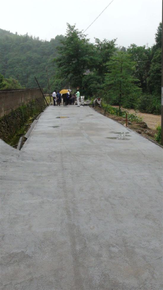 株洲县全面消灭“砂路”