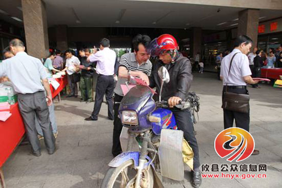 县国土局加强宣传 使防灾减灾意识深入人心