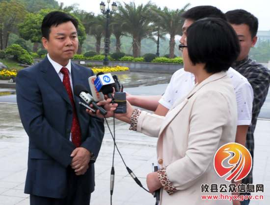 胡湘之接受市广电台“奋力打造株洲发展升级版”报道组采访