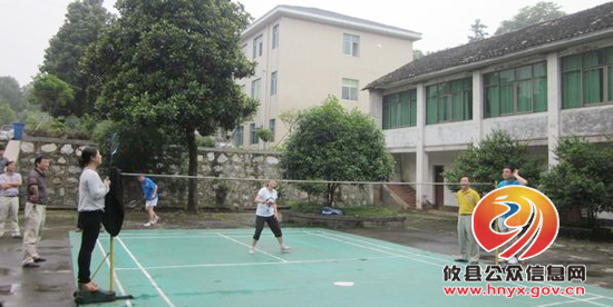 攸县总工会组织基层工会小组开展羽毛球友谊赛