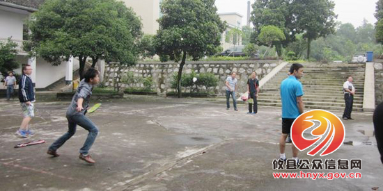 攸县总工会组织基层工会小组开展羽毛球友谊赛