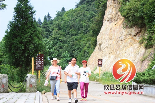 攸县法院工会组织开展登山竞赛活动