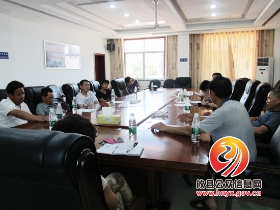 县人大代表视察石羊塘镇自来水工程