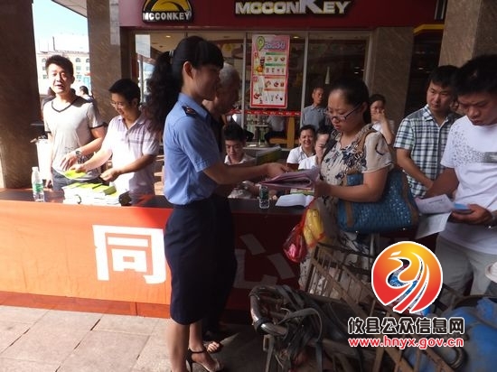 攸县工商局积极参加县食品安全宣传周活动